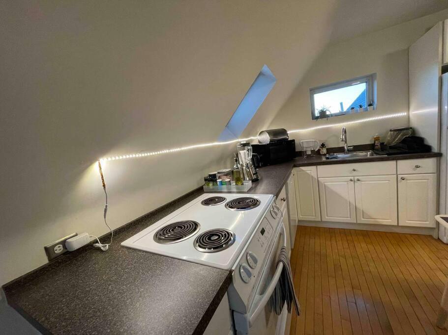 Cozy Condo With All Perks & Parking Close To Encore Casino Everett Exteriör bild