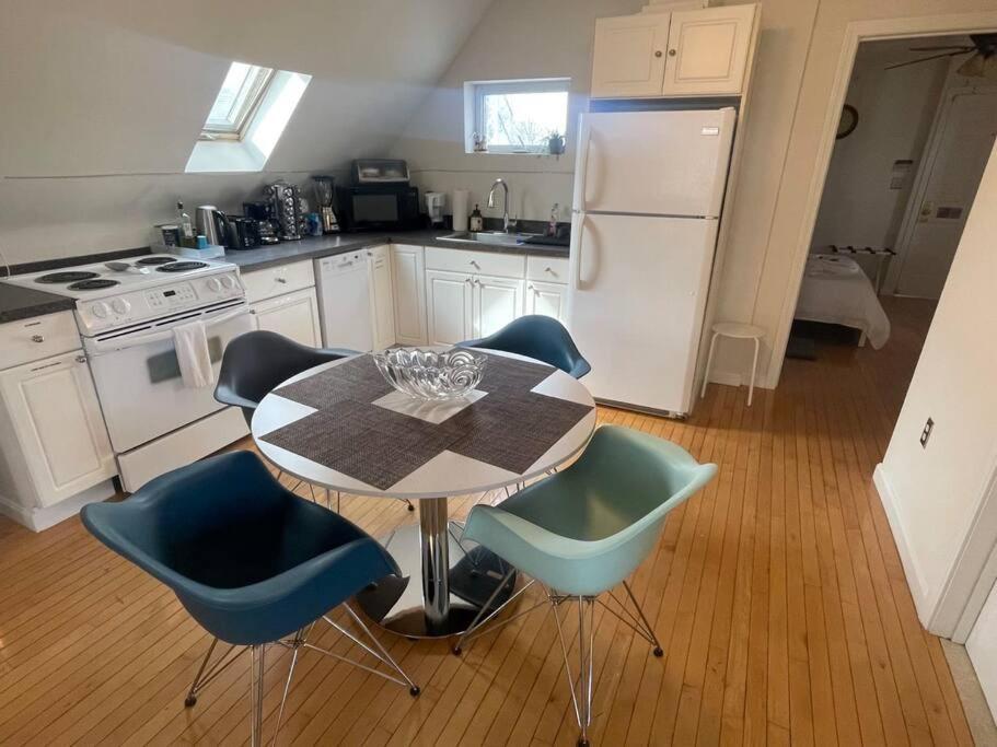 Cozy Condo With All Perks & Parking Close To Encore Casino Everett Exteriör bild