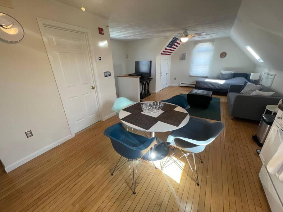 Cozy Condo With All Perks & Parking Close To Encore Casino Everett Exteriör bild
